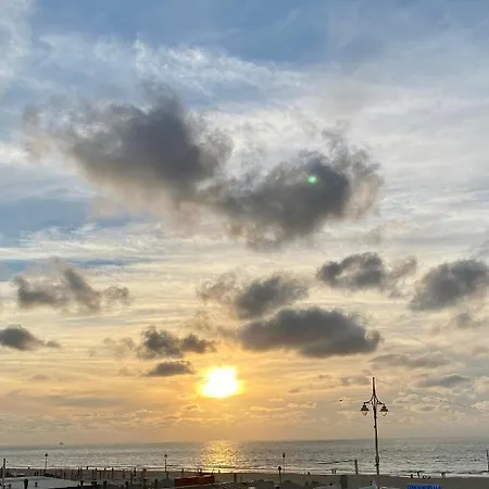Holiday home Sunset House The Hague